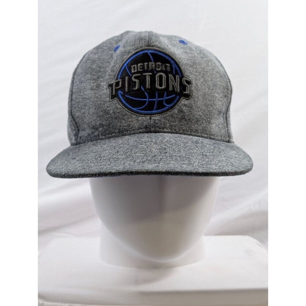 Mitchell & Ness Detroit Pistons NBA Heathered Gray Snapback Cap Adjustable